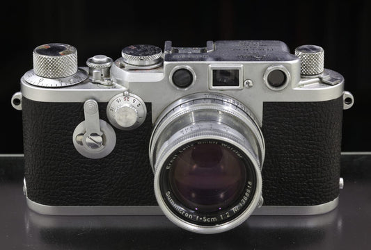 Leica IIIf mit Summicron 5cm Objektiv, Frontansicht