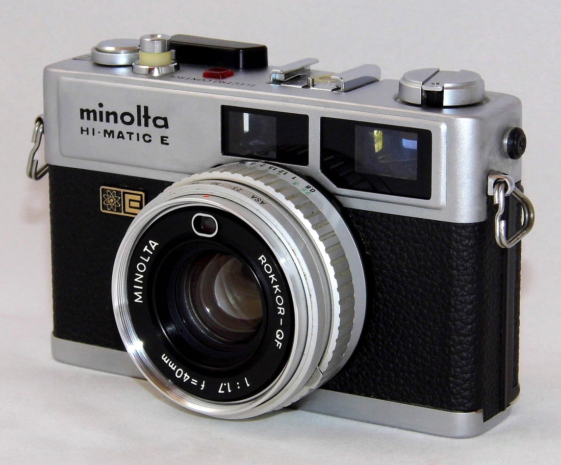 Minolta Hi-Matic E, kompakte Sucherkamera mit Rokkor 40 mm f/1.7
