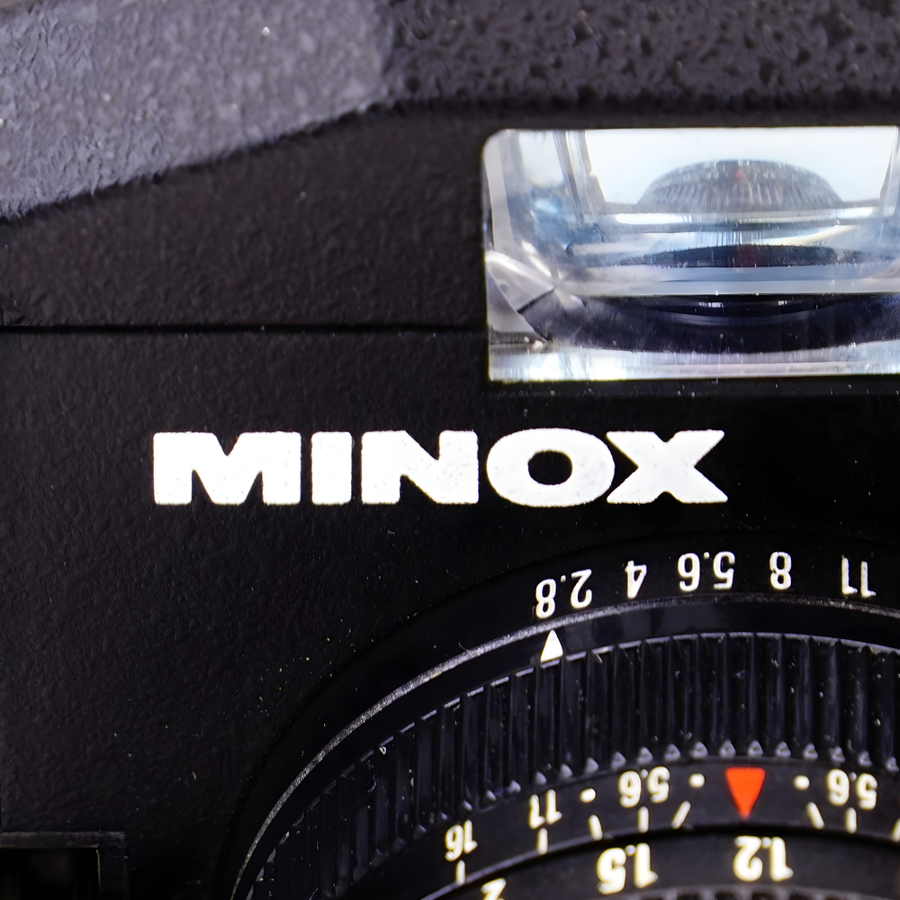 Accessories, batteries & spare parts for analogue cameras from Ausgeknipst