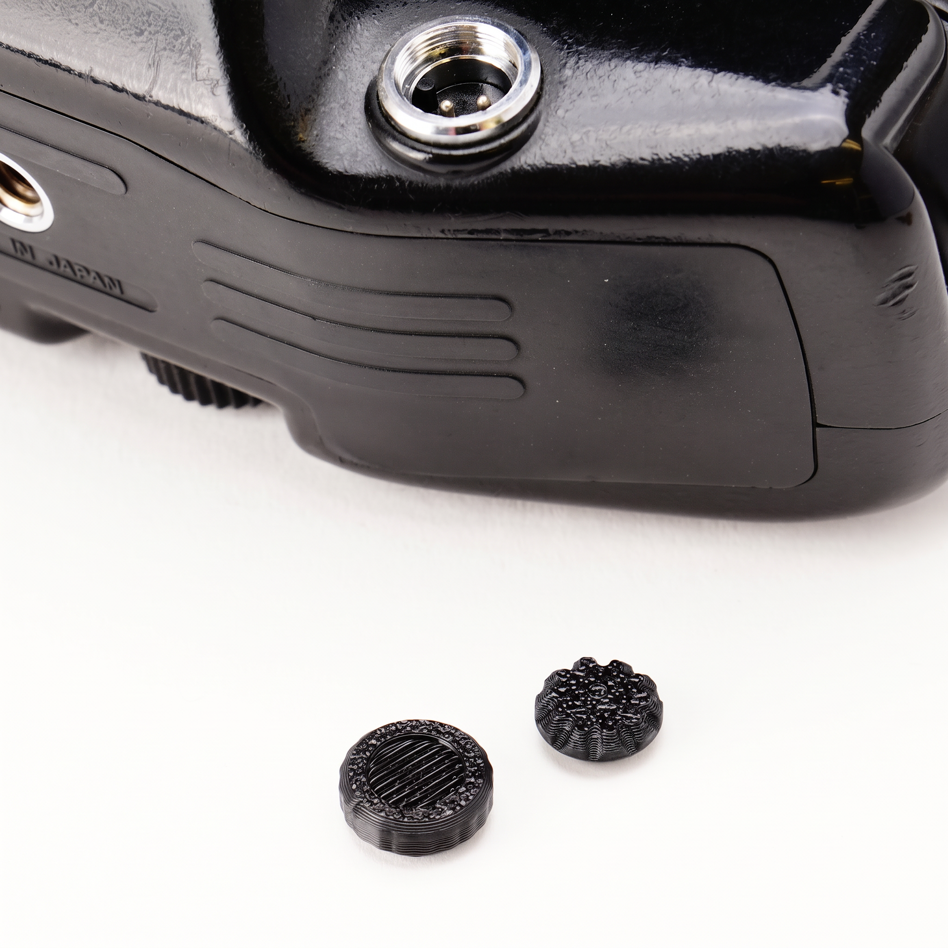 Abdeckkappen für Nikon F4, F5, F100, F90, MD-4 (2er-Pack)