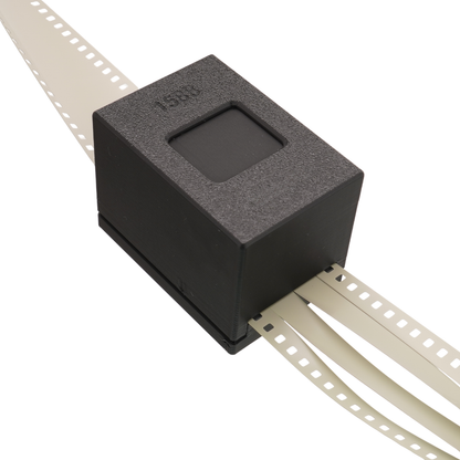 Filmschneider für Minox auf einem 35-mm-Filmstreifen