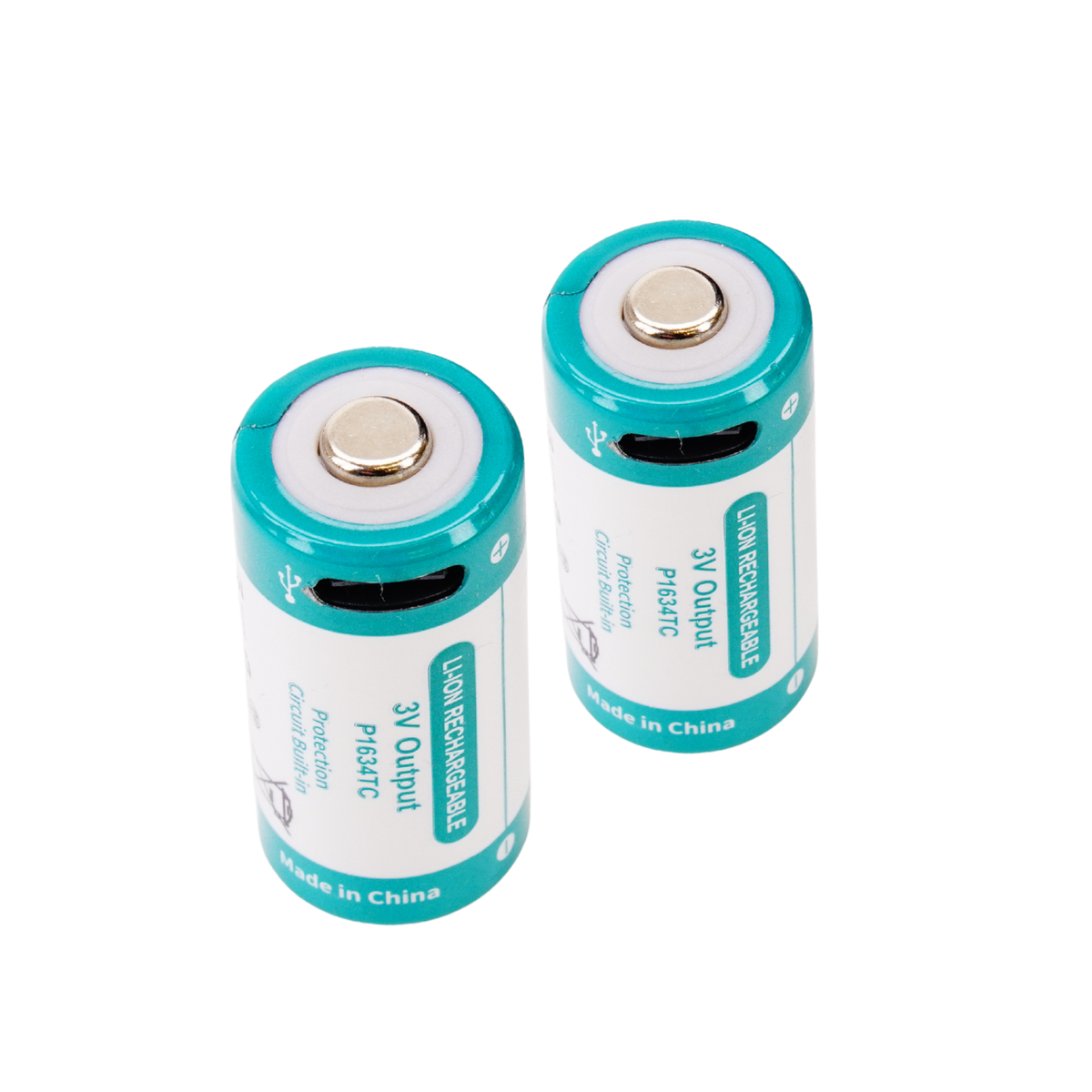 Zwei wiederaufladbare CR123A Akkus in Weiß und Türkis mit integriertem USB-C-Anschluss