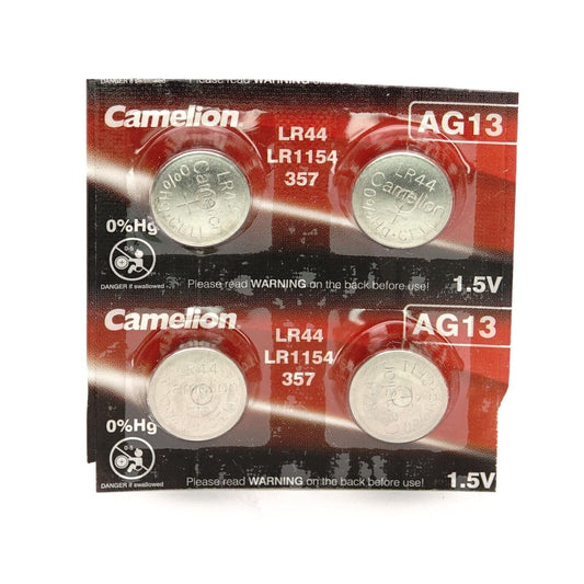 Vier LR44 Alkaline-Knopfzellen in zwei Camelion AG13 Blisterverpackungen