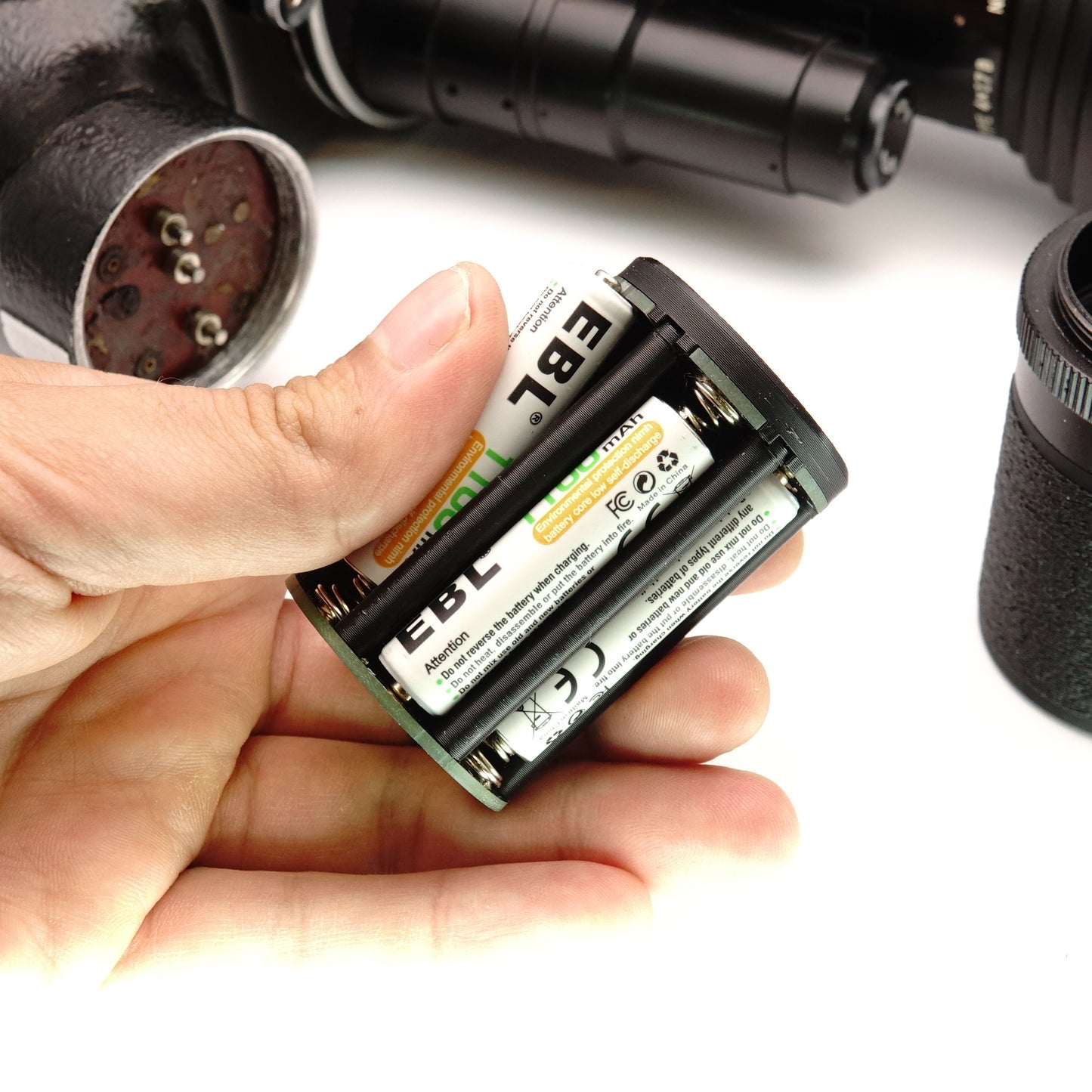 Akku-Adapter für Beaulieu R16 & 2016 Filmkameras (für 6x AAA)