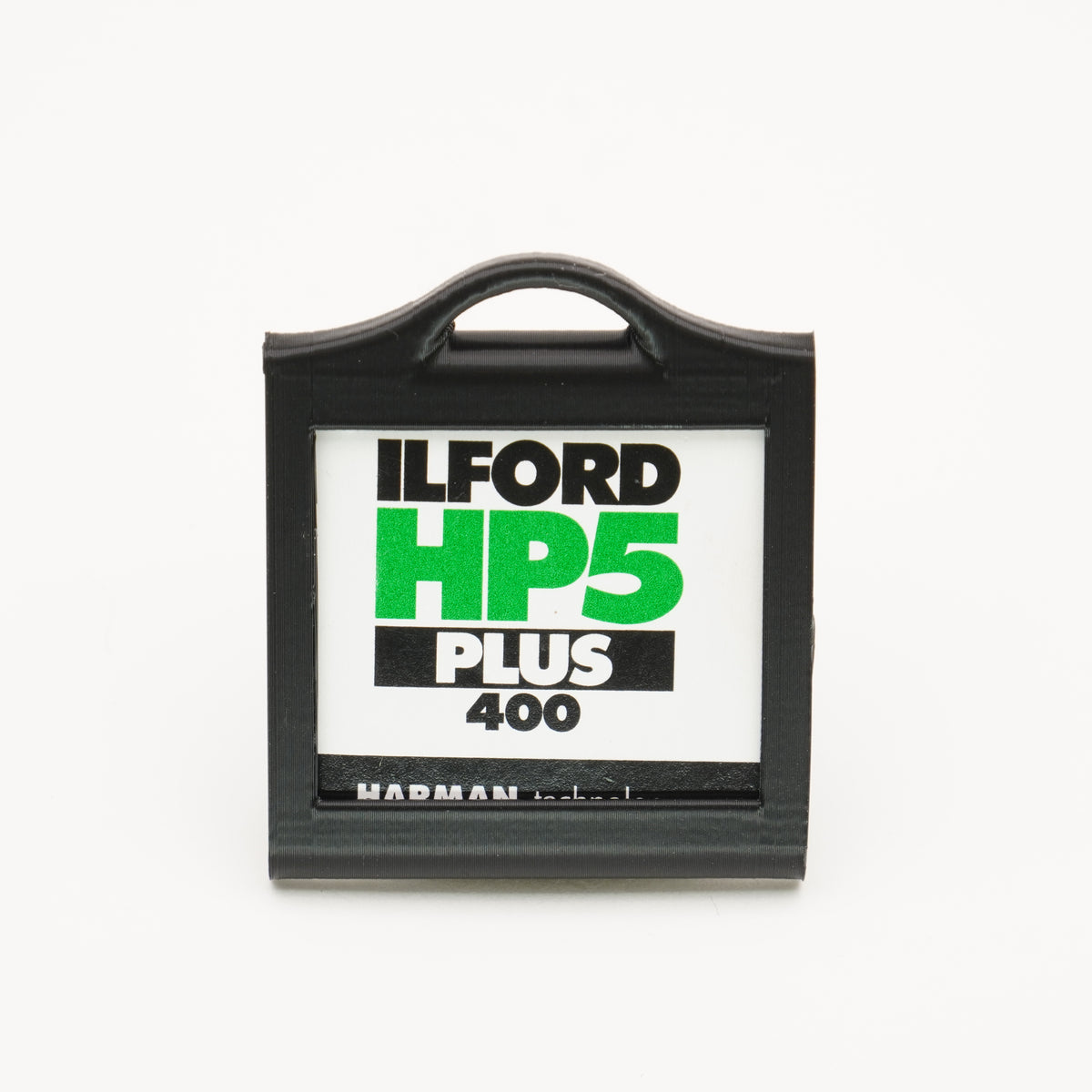 Schwarzer Halter mit eingesteckter Lasche der Ilford HP5 Plus 400 Verpackung