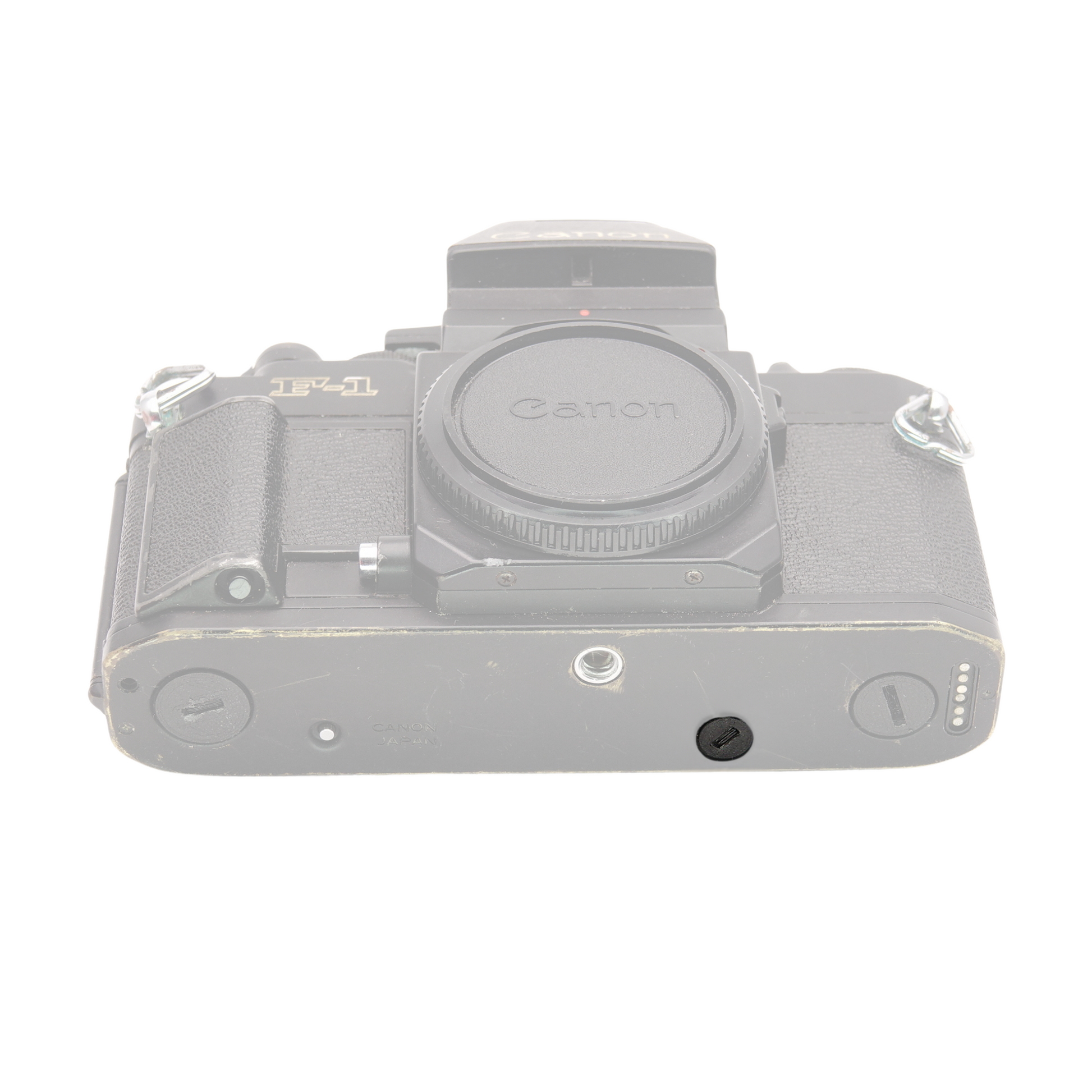 Bodenplatte einer analogen Canon New F-1 mit montierten Abdeckungen für Kontakte