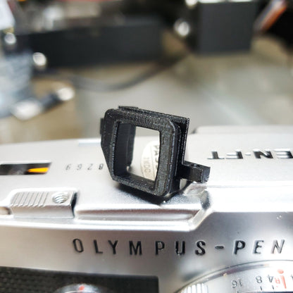 Sucher-Okular montiert auf Olympus Pen FT