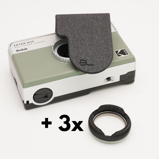 Olivgrüne Kodak Ektar H35 mit Objektivdeckel und drei Filtern daneben
