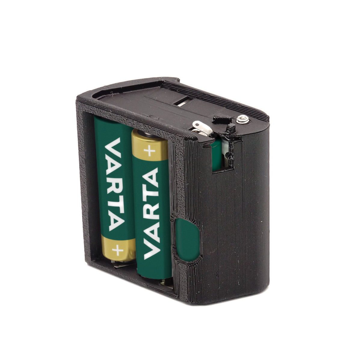 Schwarzer Batteriehalter für Pentax 645 bestückt mit vier eingelegten Varta Akkus