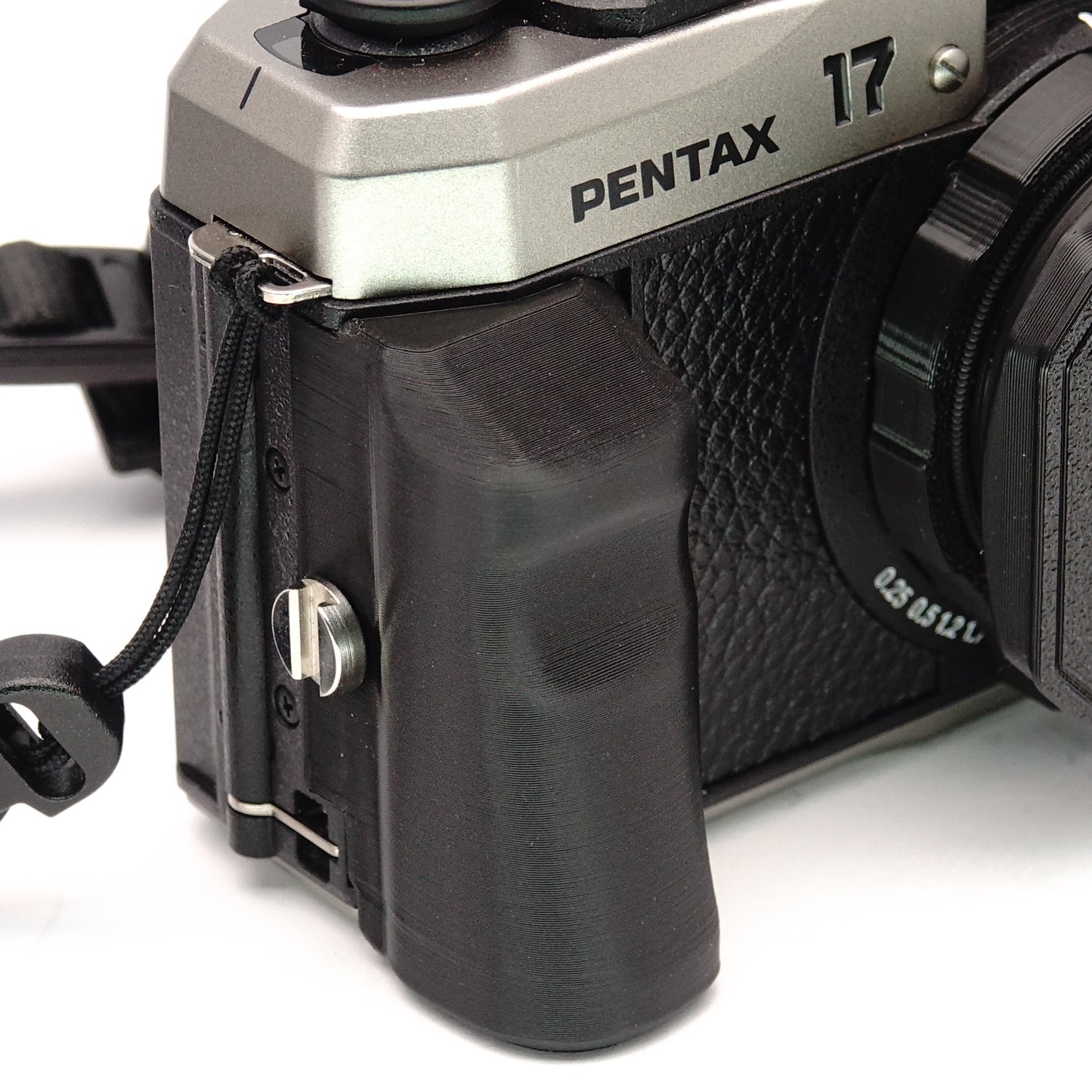 Pentax 17 Handgriff / Batterieabdeckung