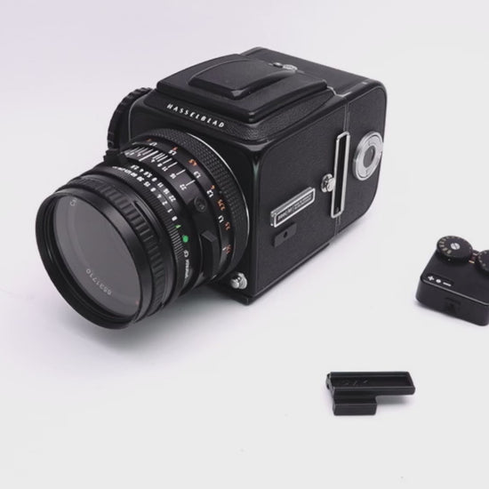 Video: Blitzschuh Adapter für Hasselblad 500C, 501CM, 503CW (T-Rail)
