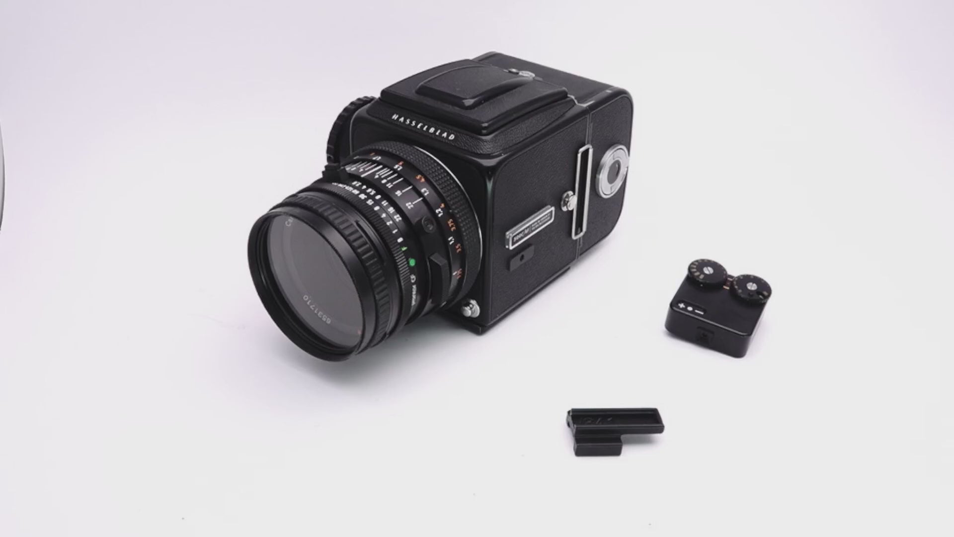 Video: Blitzschuh Adapter für Hasselblad 500C, 501CM, 503CW (T-Rail)