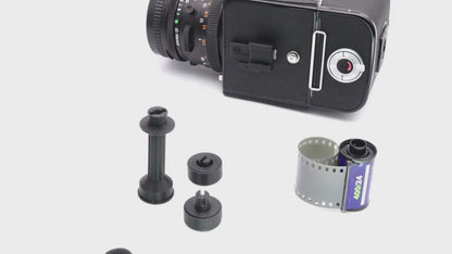 Video: 35mm zu 120 Film Adapter für Hasselblad, Mamiya & Rolleiflex