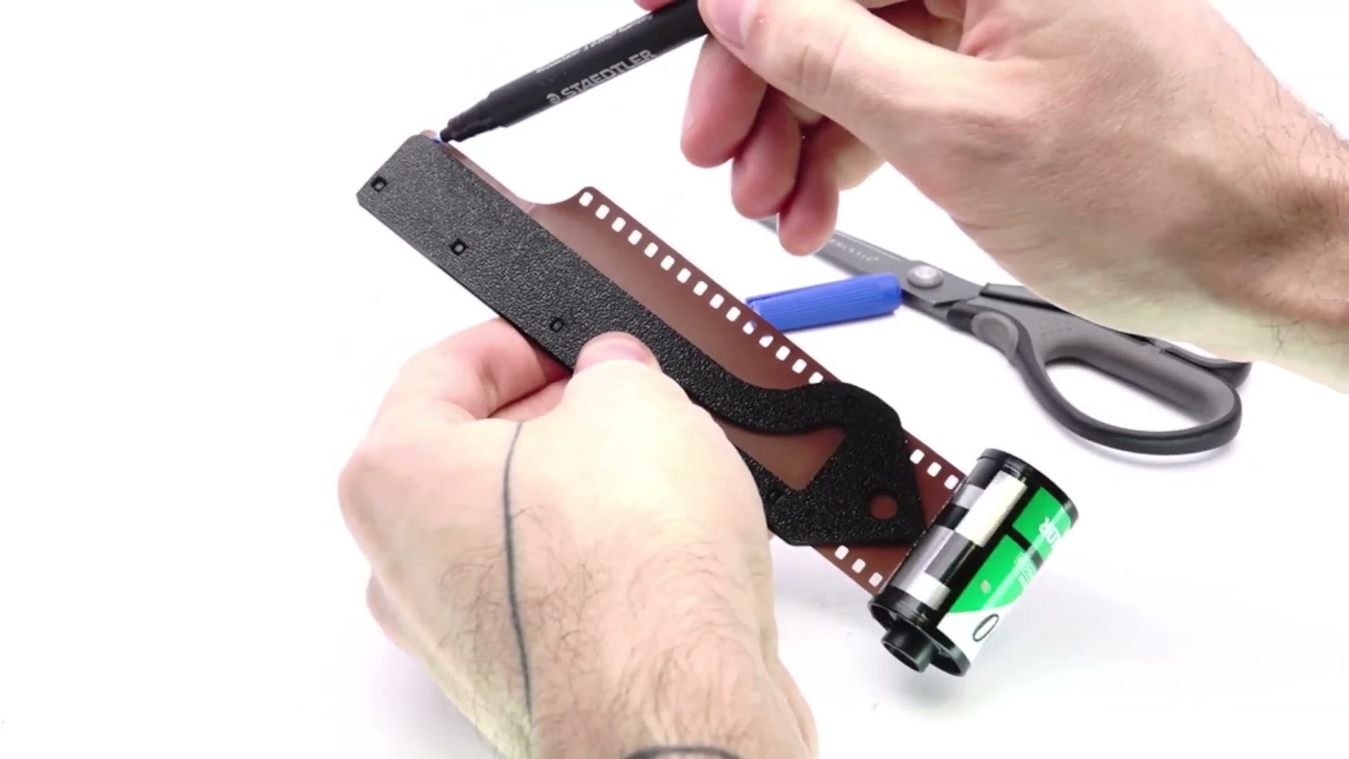 Video: Filmschneider Schablone für Leica Barnack I, III & III (wie Ablon 35mm)